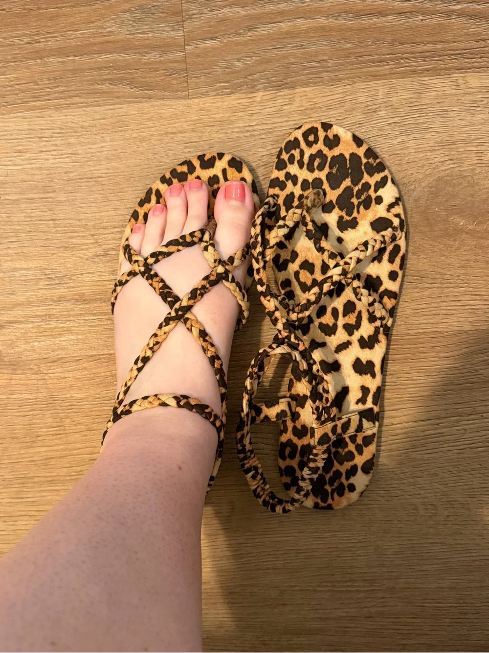Women’s Leopard Print Strappy Flat Sandals - Picture 6 of 9